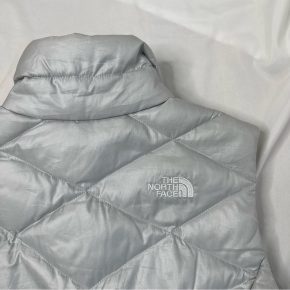 The North Face Goose Down Aconcagua 550 Light Grey Silver Puffer Vest Size Small - Picture 8 of 9
